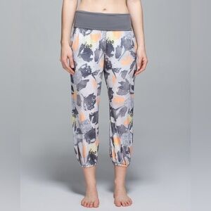 Lululemon OM pants‎ Size 6 Harlem pants